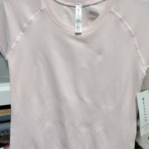 Athletes short sleeve pretty pink momentum seamless t-shirt. New with tags !